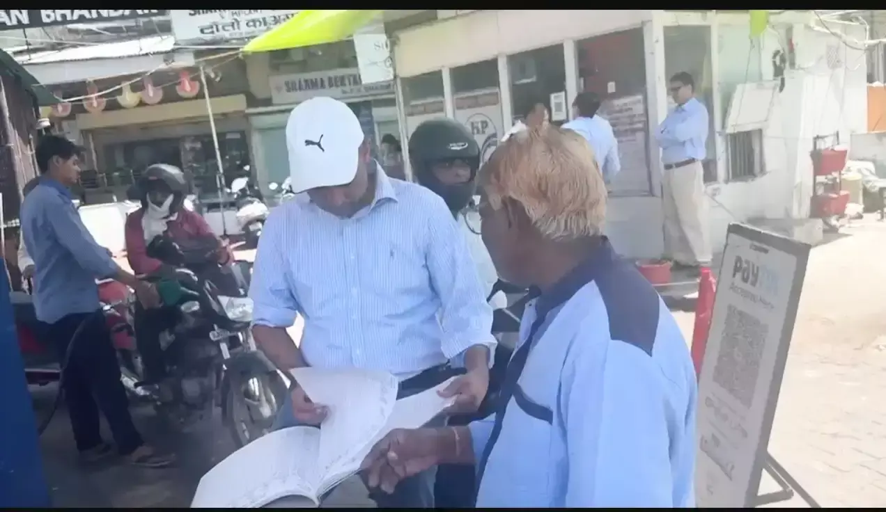 Jaipur: जयपुर में पेट्रोल पंपों का औचक निरीक्षण, कई खामियां सामने आने की आशंका Jaipur: जयपुर में पेट्रोल पंपों का औचक निरीक्षण, कई खामियां सामने आने की आशंका