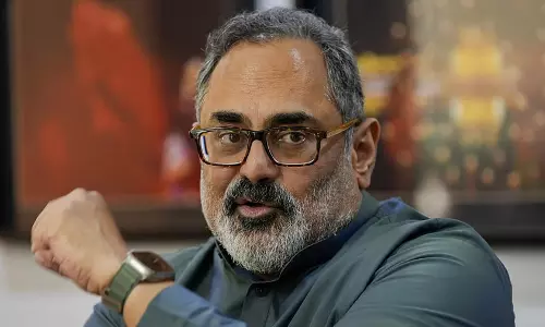 Rajiv चंद्रशेखर का आरोप: ‘कॉकरोच पार्टी’ क्रॉस-बॉर्डर इन्फ्लुएंस ऑपरेशन का हिस्सा Rajiv चंद्रशेखर का आरोप: ‘कॉकरोच पार्टी’ क्रॉस-बॉर्डर इन्फ्लुएंस ऑपरेशन का हिस्सा