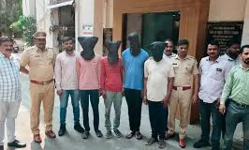 Mumbai: कल्याण में 34 करोड़ की हेरोइन के साथ पांच गिरफ्तार Mumbai: कल्याण में 34 करोड़ की हेरोइन के साथ पांच गिरफ्तार