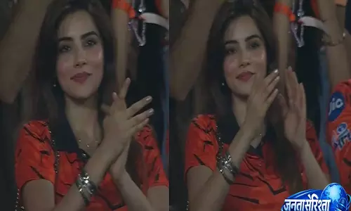 IPL 2026: RCB को 55 रन से हराया, अदिति हुंडिया के जोशीले जश्न से स्टेडियम जगमगा उठा-VIDEO