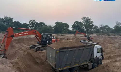 महासमुंद में रेत के अवैध खनन पर कार्रवाई, अधिकारियों ने जब्त किए 2 मशीन और 7 वाहन
