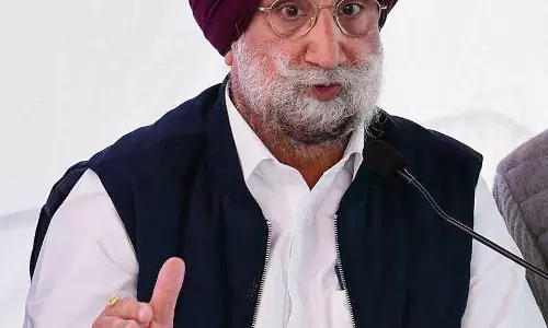 Chandigarh रंधावा ने टीचरों की ड्रग सेंसस ड्यूटी पर सरकार को घेरा Chandigarh रंधावा ने टीचरों की ड्रग सेंसस ड्यूटी पर सरकार को घेरा