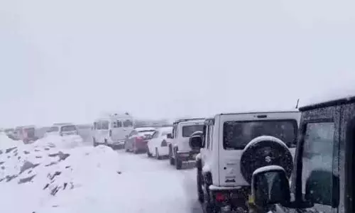 Kullu रोहतांग दर्रे पर बर्फीले तूफान से जाम Kullu रोहतांग दर्रे पर बर्फीले तूफान से जाम