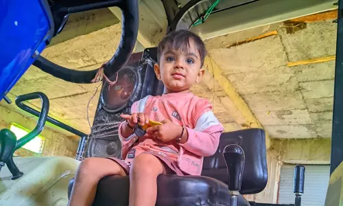 Rajgarh: इलाज में लापरवाही का आरोप, बालक की मौत के बाद हंगामा Rajgarh: इलाज में लापरवाही का आरोप, बालक की मौत के बाद हंगामा