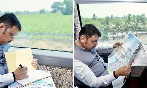 Fadnavis ने वंदे भारत से मुंबई से शिरडी तक की यात्रा, ईंधन बचत अभियान को बताया प्रेरणा Fadnavis ने वंदे भारत से मुंबई से शिरडी तक की यात्रा, ईंधन बचत अभियान को बताया प्रेरणा