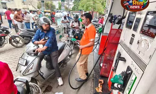 Delhi पेट्रोल-डीजल के दामों में लगातार बढ़ोतरी Delhi पेट्रोल-डीजल के दामों में लगातार बढ़ोतरी