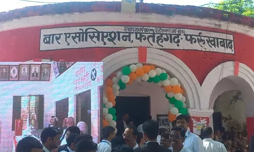 Farrukhabad: फतेहगढ़ बार एसोसिएशन में बढ़ा टकराव, माहौल गर्म