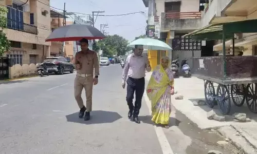 Haldwani: सिटी मजिस्ट्रेट ने पैदल पहुंचकर दिया पर्यावरण संरक्षण का संदेश Haldwani: सिटी मजिस्ट्रेट ने पैदल पहुंचकर दिया पर्यावरण संरक्षण का संदेश