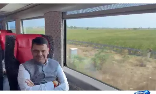 ईंधन बचाने के लिए PM मोदी की अपील के बाद, महाराष्ट्र के CM फडणवीस वंदे भारत ट्रेन से शिरडी गए ईंधन बचाने के लिए PM मोदी की अपील के बाद, महाराष्ट्र के CM फडणवीस वंदे भारत ट्रेन से शिरडी गए