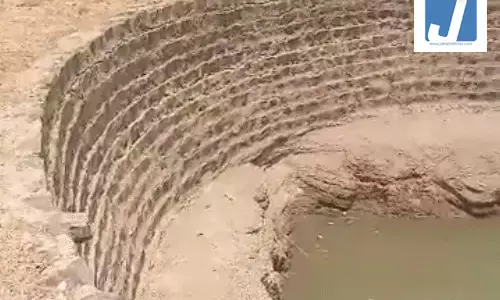 पानी भरने गई तीन बच्चियों की कुएं में डूबने से मौत, नहाने लगीं थी