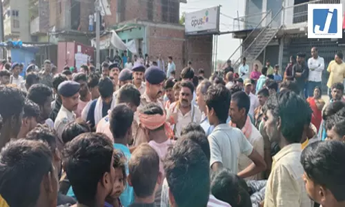 प्रेम प्रसंग के चलते शादी में हुआ बवाल, युवती ने दूल्हे को बताया अपना मंगेतर प्रेम प्रसंग के चलते शादी में हुआ बवाल, युवती ने दूल्हे को बताया अपना मंगेतर