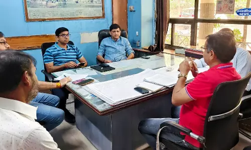 MP : बढ़ती गर्मी के बीच नर्मदा जल आपूर्ति पर मेयर की सख्ती, कंट्रोल रूम का निरीक्षण MP : बढ़ती गर्मी के बीच नर्मदा जल आपूर्ति पर मेयर की सख्ती, कंट्रोल रूम का निरीक्षण