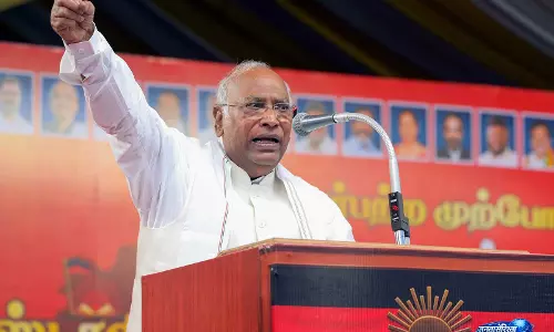 ईंधन की कीमतों में ताज़ा बढ़ोतरी पर मल्लिकार्जुन खड़गे ने PM मोदी सरकार पर साधा निशाना