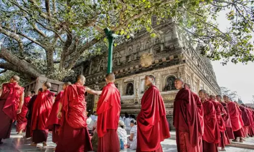 मंदिर परिक्रमा के नियम और महत्व, शास्त्रों के अनुसार इन गलतियों से बचना जरूरी