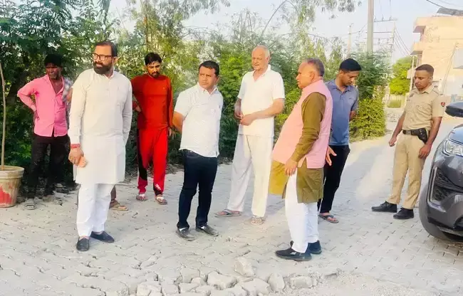 Sonipat: सड़क निर्माण की गुणवत्ता पर मेयर ने जताई नाराजगी Sonipat: सड़क निर्माण की गुणवत्ता पर मेयर ने जताई नाराजगी