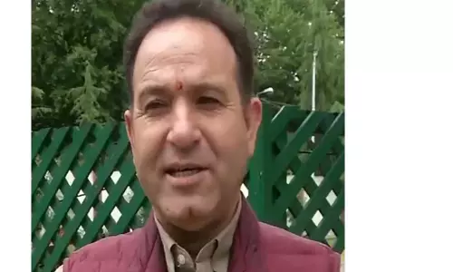 पानी संकट पर Omar Abdullah पर विपक्ष का हमला, विदेश यात्रा को लेकर उठे सवाल पानी संकट पर Omar Abdullah पर विपक्ष का हमला, विदेश यात्रा को लेकर उठे सवाल