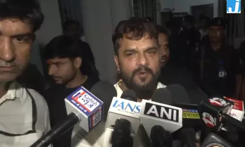 भोजपुरी अभिनेता खेसारी लाल यादव,अध्यक्ष नितिन नवीन के घर पहुंचे, जन्मदिन पर दी शुभकामनाएं