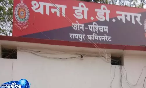 डीडी नगर सब स्टेशन में हंगामा, ट्रांसफार्मर खराबी से नाराज लोगों ने की तोड़फोड़ डीडी नगर सब स्टेशन में हंगामा, ट्रांसफार्मर खराबी से नाराज लोगों ने की तोड़फोड़