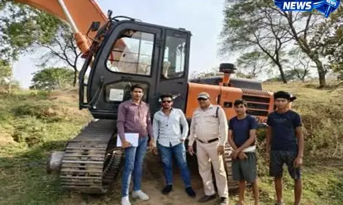 खनिज विभाग ने की 1 हाईवा और चैन माउन्टेन मशीन जप्त खनिज विभाग ने की 1 हाईवा और चैन माउन्टेन मशीन जप्त