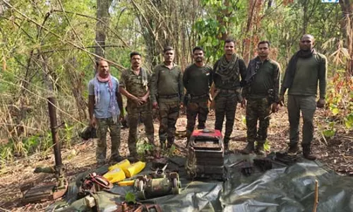 गढ़चिरौली में माओवादियों की गुप्त हथियार फैक्ट्री ध्वस्त, भारी मात्रा में सामग्री बरामद गढ़चिरौली में माओवादियों की गुप्त हथियार फैक्ट्री ध्वस्त, भारी मात्रा में सामग्री बरामद