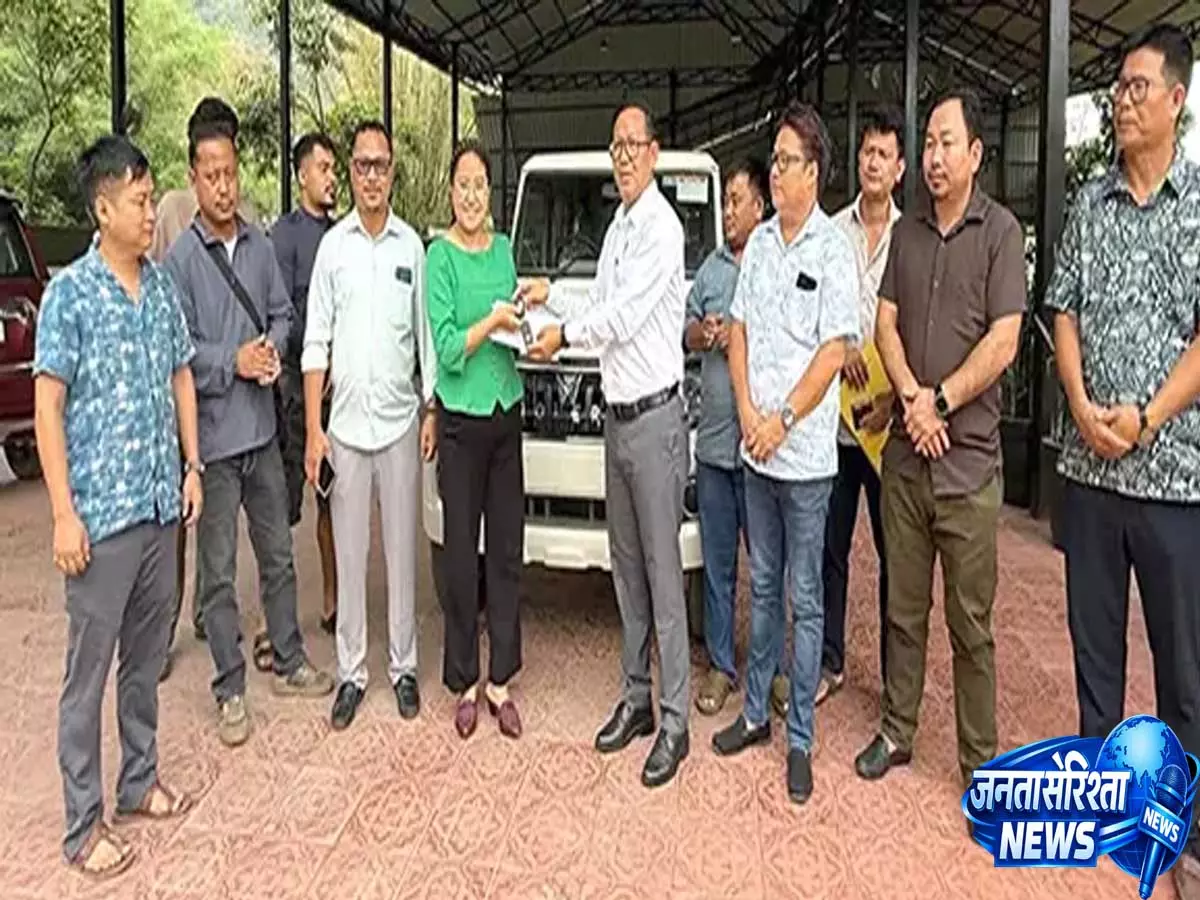 Itanagar: विधायक ने गुमटो सीओ को वाहन किया प्रदान Itanagar: विधायक ने गुमटो सीओ को वाहन किया प्रदान