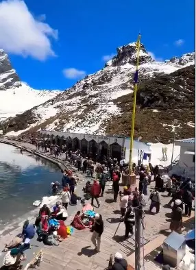 चमोली के आंचल में बसा हेमकुंड साहिब, दर्शन मात्र से मिलता है सुकून चमोली के आंचल में बसा हेमकुंड साहिब, दर्शन मात्र से मिलता है सुकून