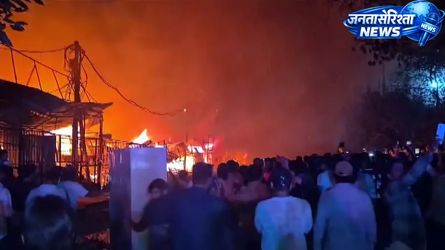 Delhi : शास्त्री पार्क फर्नीचर मार्केट में भीषण आग, कई दुकानें खाक, लाखों का नुकसान Delhi : शास्त्री पार्क फर्नीचर मार्केट में भीषण आग, कई दुकानें खाक, लाखों का नुकसान