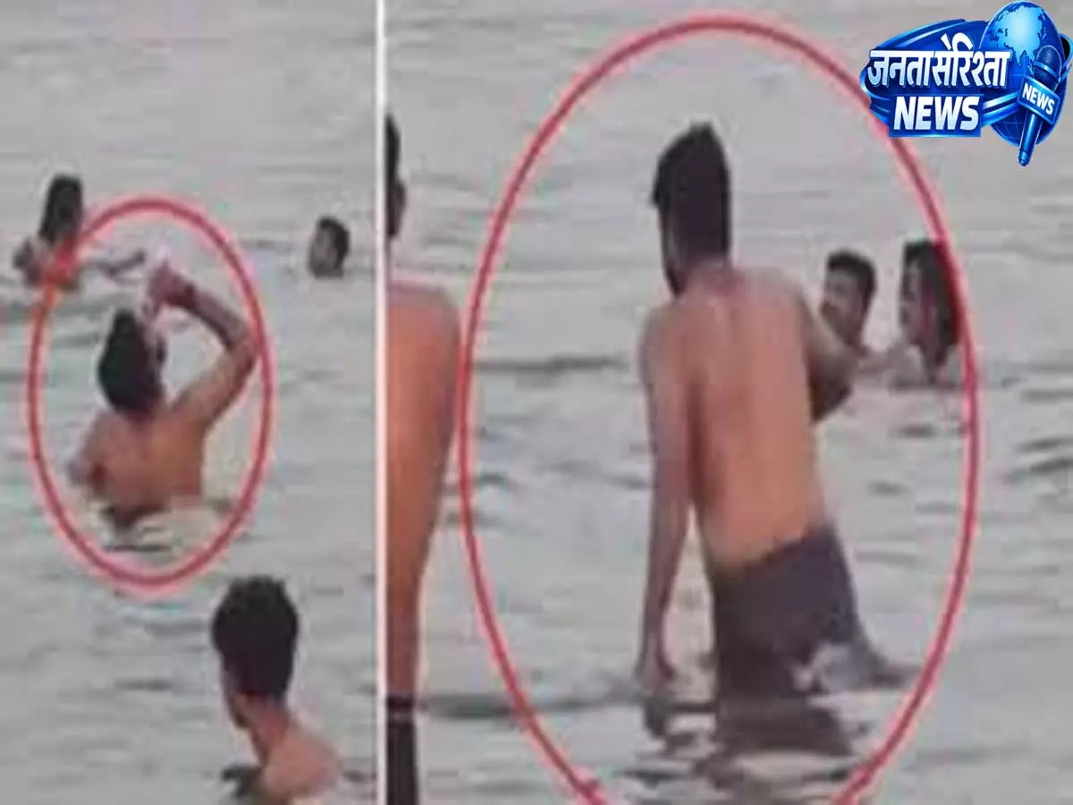 Varanasi: गंगा में नहाते समय बीयर पीते युवक का वीडियो वायरल, पुलिस ने दर्ज किया केस Varanasi: गंगा में नहाते समय बीयर पीते युवक का वीडियो वायरल, पुलिस ने दर्ज किया केस