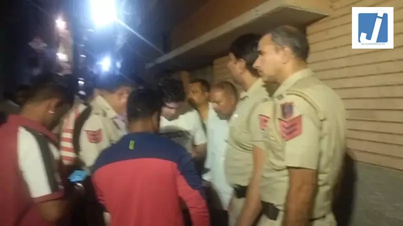 मां-बेटे की हत्या करने वाले आरोपी को पुलिस ने मुठभेड़ में किया गिरफ्तार मां-बेटे की हत्या करने वाले आरोपी को पुलिस ने मुठभेड़ में किया गिरफ्तार