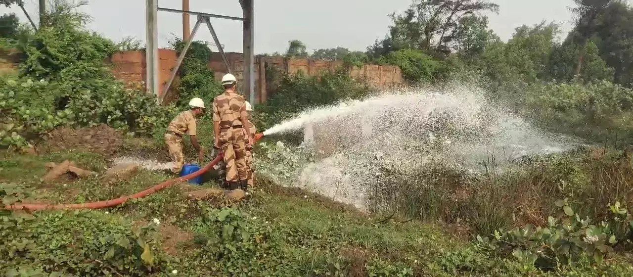 पारादीप में IOCL पाइपलाइन में दरार, कच्चे तेल का रिसाव; सुरक्षा एजेंसियां मौके पर तैनात पारादीप में IOCL पाइपलाइन में दरार, कच्चे तेल का रिसाव; सुरक्षा एजेंसियां मौके पर तैनात
