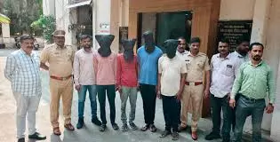 Mumbai: कल्याण में 34 करोड़ की हेरोइन के साथ पांच गिरफ्तार Mumbai: कल्याण में 34 करोड़ की हेरोइन के साथ पांच गिरफ्तार