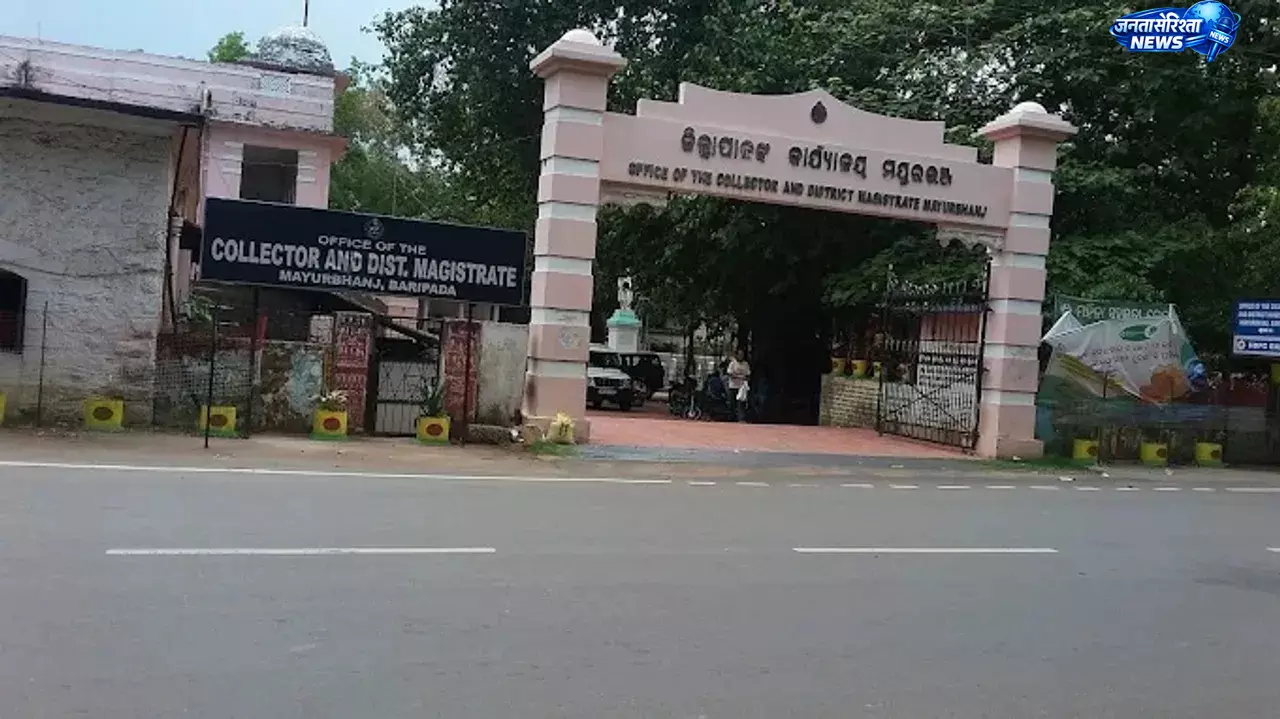 Mayurbhanj में सरपंच पर दो बच्चों के नियम उल्लंघन का आरोप, डिसक्वालिफिकेशन की सिफारिश Mayurbhanj में सरपंच पर दो बच्चों के नियम उल्लंघन का आरोप, डिसक्वालिफिकेशन की सिफारिश