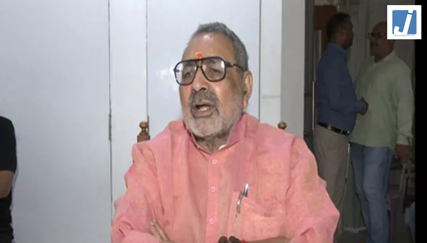 सड़क पर नमाज रोकने को लेकर आदेश जारी करने वाले सभी सीएम को धन्यवाद: केंद्रीय मंत्री गिरिराज सिंह सड़क पर नमाज रोकने को लेकर आदेश जारी करने वाले सभी सीएम को धन्यवाद: केंद्रीय मंत्री गिरिराज सिंह
