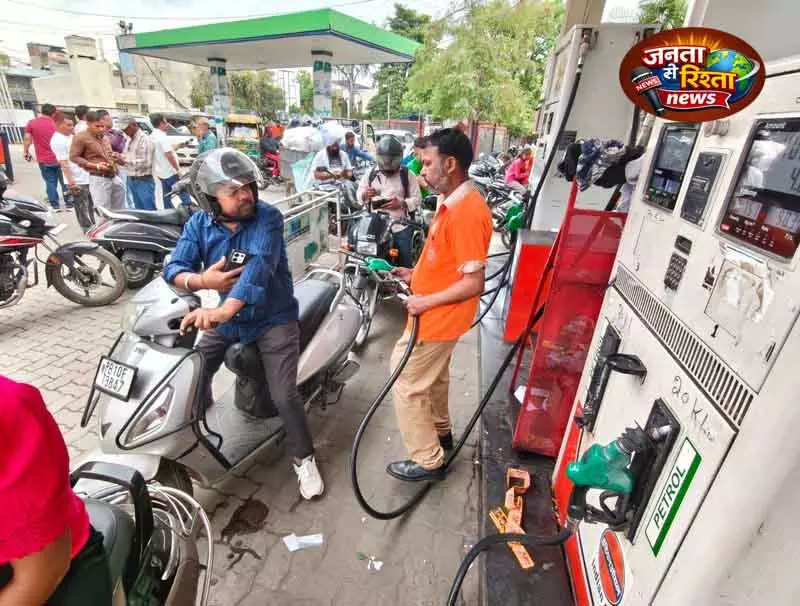 Delhi पेट्रोल-डीजल के दामों में लगातार बढ़ोतरी Delhi पेट्रोल-डीजल के दामों में लगातार बढ़ोतरी