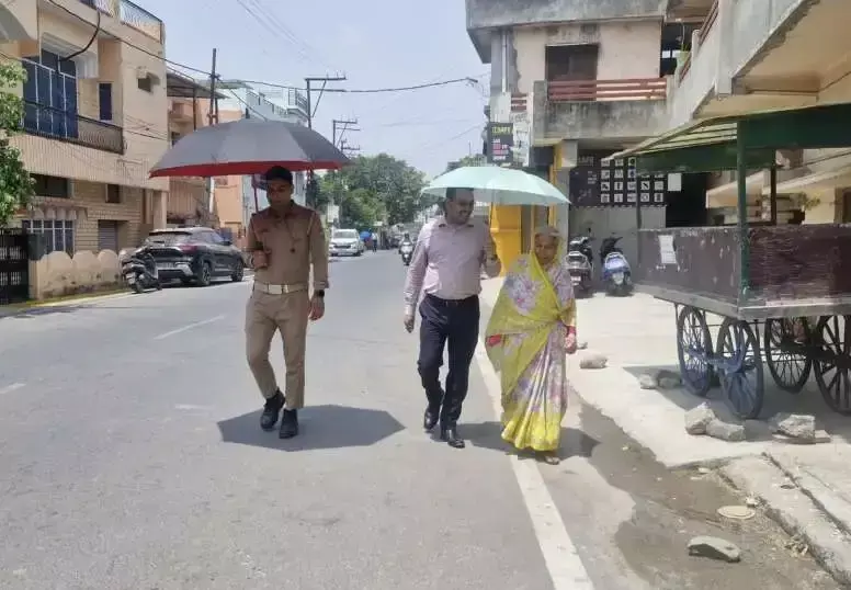 Haldwani: सिटी मजिस्ट्रेट ने पैदल पहुंचकर दिया पर्यावरण संरक्षण का संदेश Haldwani: सिटी मजिस्ट्रेट ने पैदल पहुंचकर दिया पर्यावरण संरक्षण का संदेश