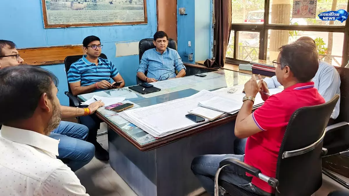 MP : बढ़ती गर्मी के बीच नर्मदा जल आपूर्ति पर मेयर की सख्ती, कंट्रोल रूम का निरीक्षण MP : बढ़ती गर्मी के बीच नर्मदा जल आपूर्ति पर मेयर की सख्ती, कंट्रोल रूम का निरीक्षण