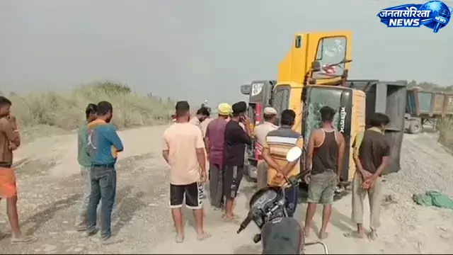 Pathankot में ओवरलोड टिपर पलटने से चालक की मौत Pathankot में ओवरलोड टिपर पलटने से चालक की मौत