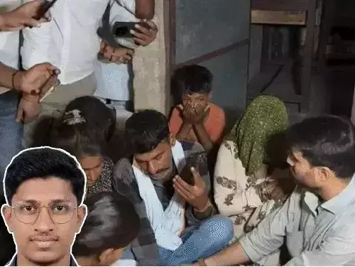 Jhunjhunu: झुंझुनू के छात्र के परिवार को राहुल गांधी ने फोन कर दी सांत्वना Jhunjhunu: झुंझुनू के छात्र के परिवार को राहुल गांधी ने फोन कर दी सांत्वना