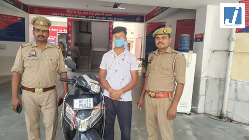 महिलाओं पर कैंची से हमला करने वाला साइको आरोपी गिरफ्तार, स्कूटी से करता था पीछा महिलाओं पर कैंची से हमला करने वाला साइको आरोपी गिरफ्तार, स्कूटी से करता था पीछा