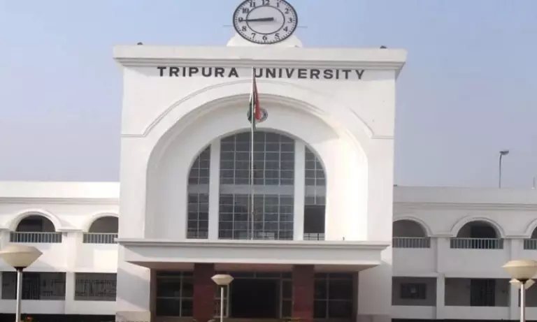 Tripura : यूनिवर्सिटी में रिज़ल्ट देरी और ग्रेड कार्ड गड़बड़ी पर छात्रों का प्रदर्शन Tripura : यूनिवर्सिटी में रिज़ल्ट देरी और ग्रेड कार्ड गड़बड़ी पर छात्रों का प्रदर्शन