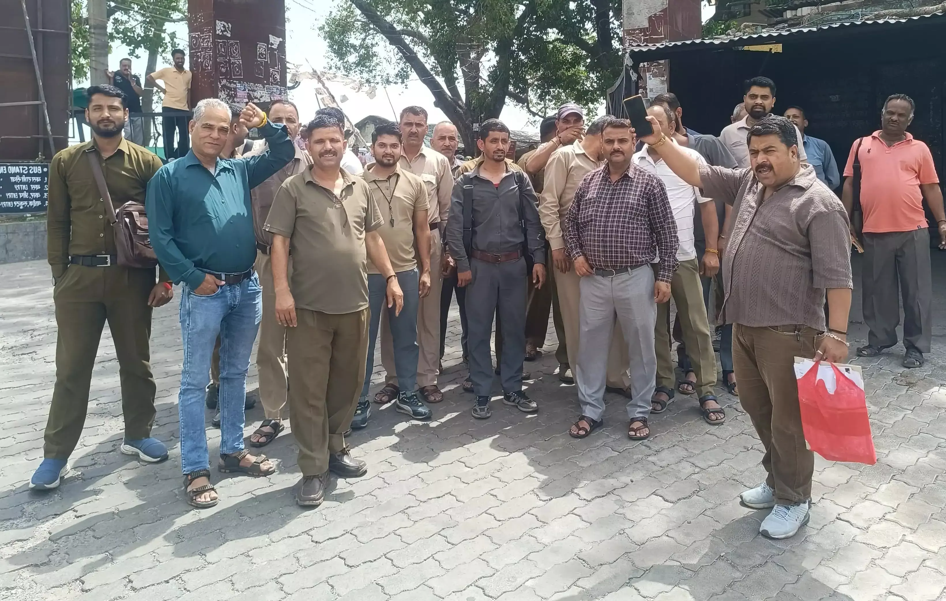 Nahan: एक जून तक वेतन नहीं मिलने पर कामकाज ठप करने की चेतावनी Nahan: एक जून तक वेतन नहीं मिलने पर कामकाज ठप करने की चेतावनी