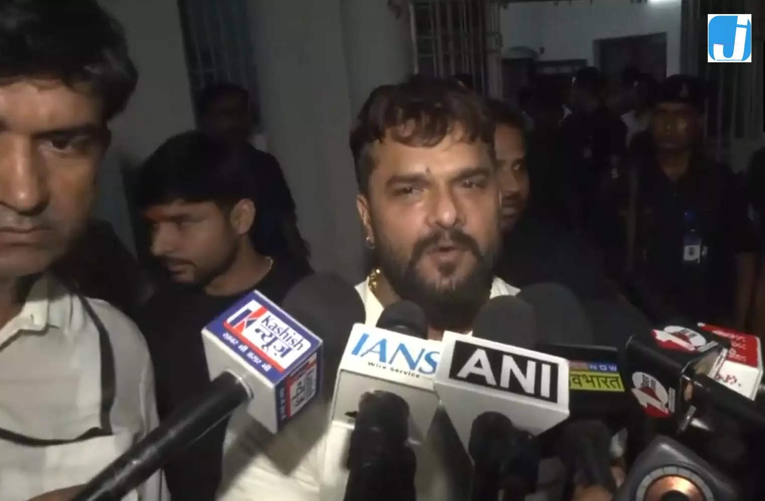 भोजपुरी अभिनेता खेसारी लाल यादव,अध्यक्ष नितिन नवीन के घर पहुंचे, जन्मदिन पर दी शुभकामनाएं भोजपुरी अभिनेता खेसारी लाल यादव,अध्यक्ष नितिन नवीन के घर पहुंचे, जन्मदिन पर दी शुभकामनाएं