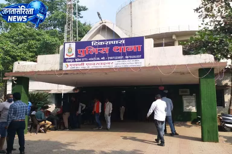 रायपुर भांठागांव बस स्टैंड पर मारपीट, ट्रेवल्स कर्मचारियों के बीच विवाद रायपुर भांठागांव बस स्टैंड पर मारपीट, ट्रेवल्स कर्मचारियों के बीच विवाद