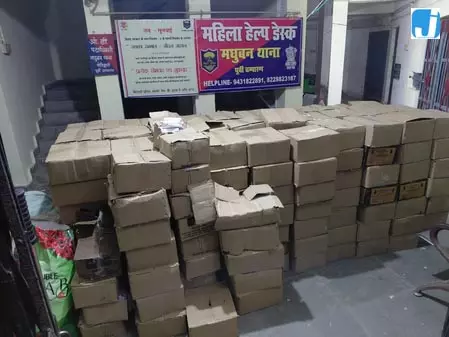 शराब माफिया : 60 लाख की विदेशी शराब बरामद, तस्कर की खोज में जुटी पुलिस शराब माफिया : 60 लाख की विदेशी शराब बरामद, तस्कर की खोज में जुटी पुलिस