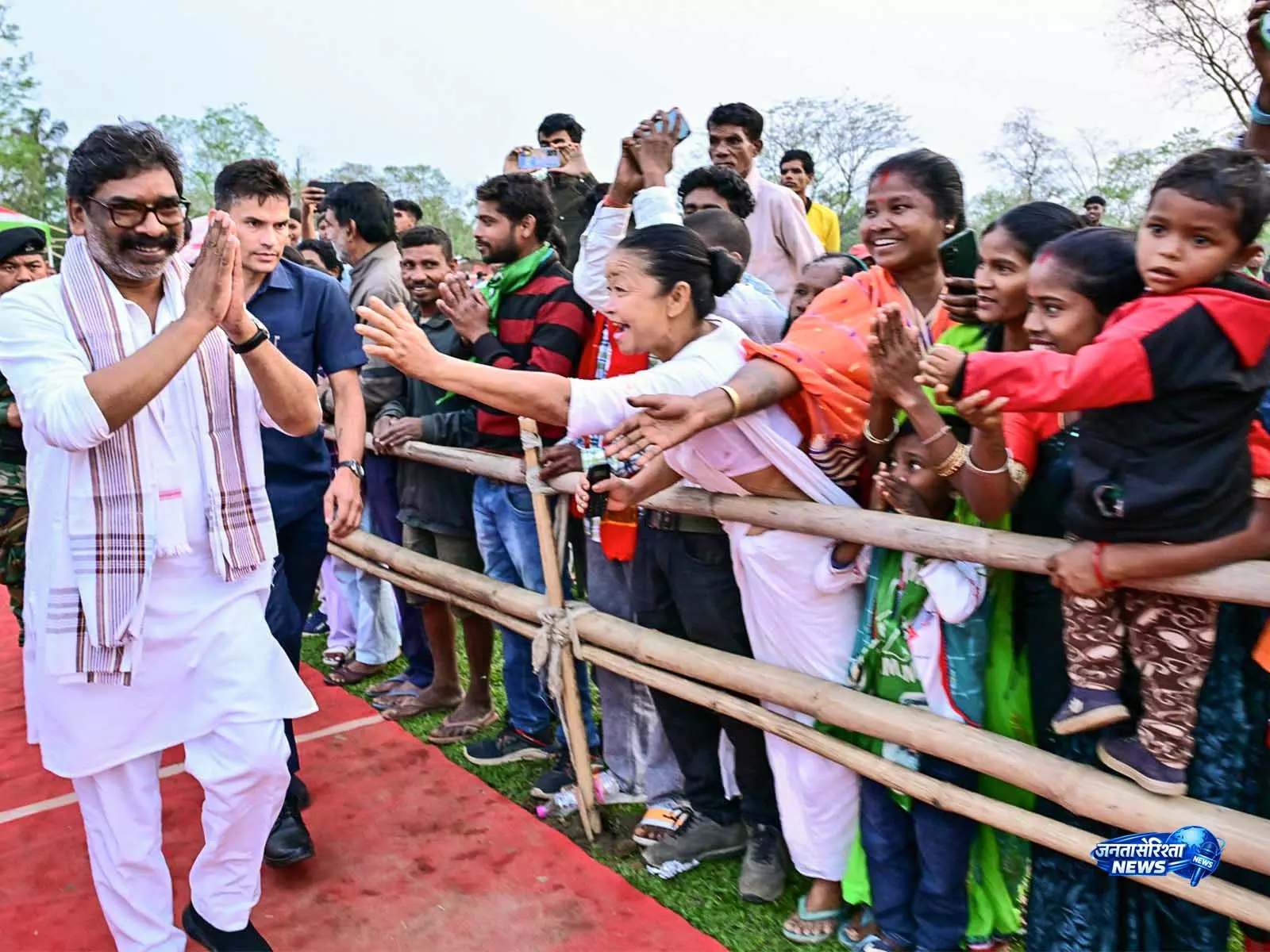 CM Hemant Soren ने बढ़ती लू के बीच पेयजल की व्यवस्था सुनिश्चित करने के निर्देश अधिकारियों को दिए CM Hemant Soren ने बढ़ती लू के बीच पेयजल की व्यवस्था सुनिश्चित करने के निर्देश अधिकारियों को दिए