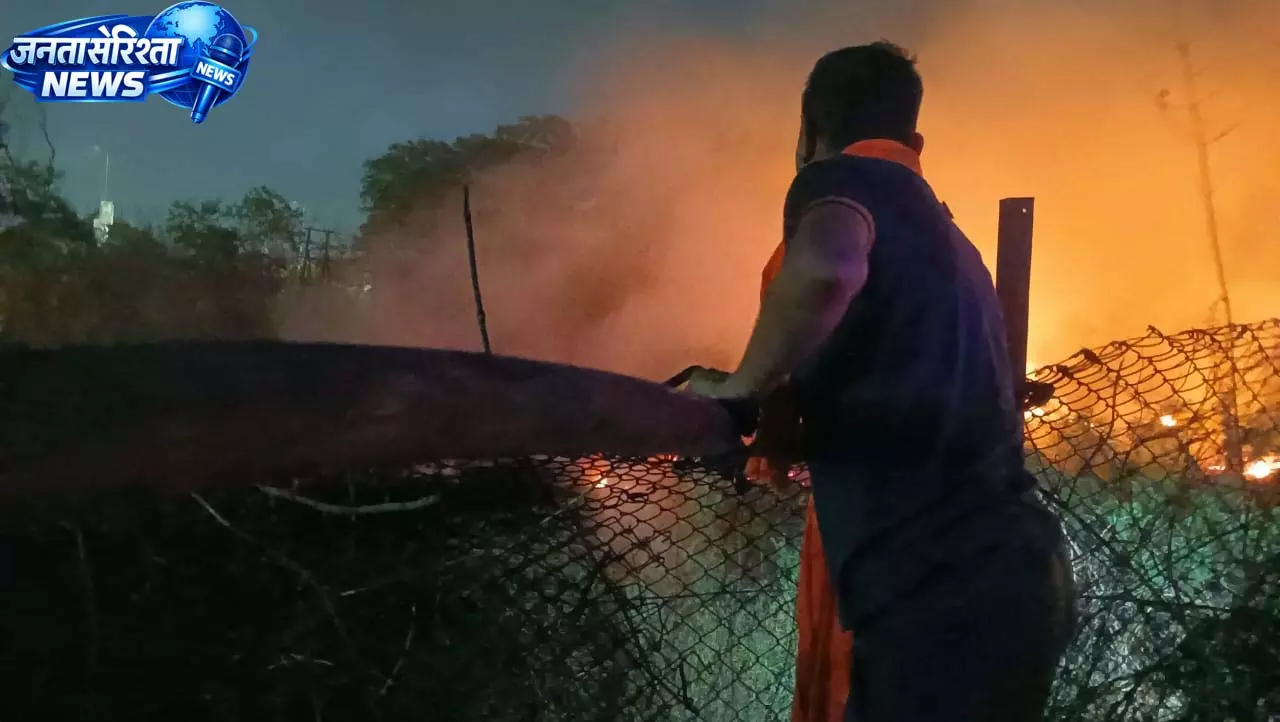 फॉरेस्ट नर्सरी में भीषण आग, दमकल की त्वरित कार्रवाई से बड़ा हादसा टला फॉरेस्ट नर्सरी में भीषण आग, दमकल की त्वरित कार्रवाई से बड़ा हादसा टला