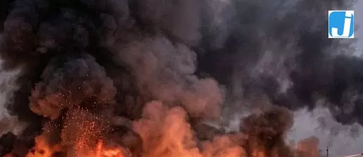 प्लास्टिक दाना फैक्ट्री में भीषण आग, करोड़ों का नुकसान होने की आशंका प्लास्टिक दाना फैक्ट्री में भीषण आग, करोड़ों का नुकसान होने की आशंका