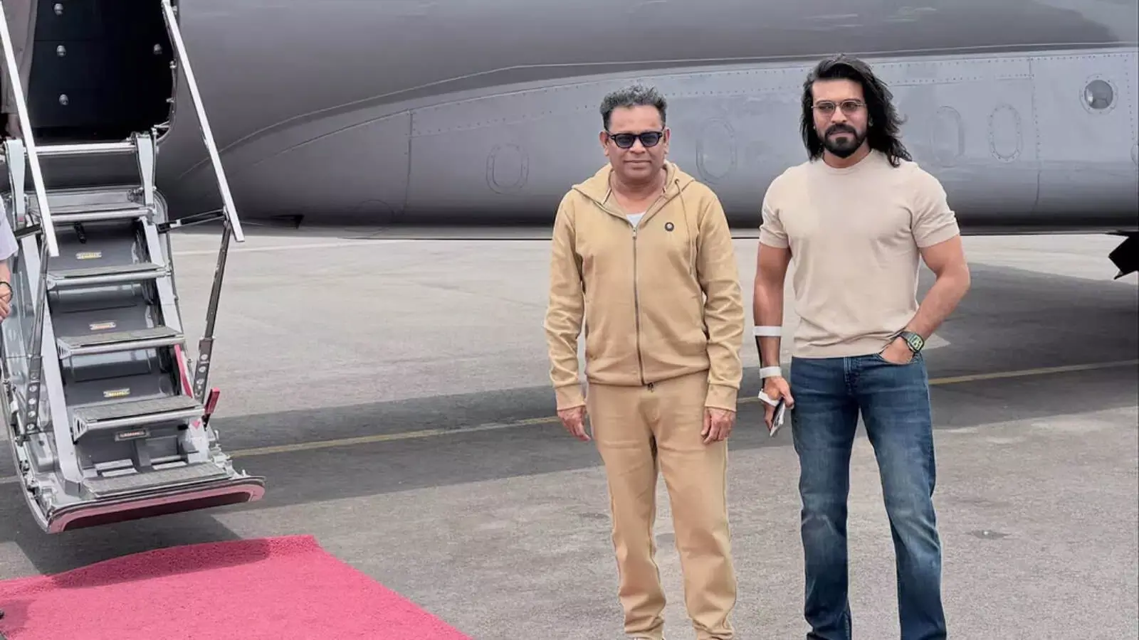 एआर रहमान ने राम चरण की फिल्म ‘पेड्डी’ के लिए भोपाल में दिया पोज़ एआर रहमान ने राम चरण की फिल्म ‘पेड्डी’ के लिए भोपाल में दिया पोज़