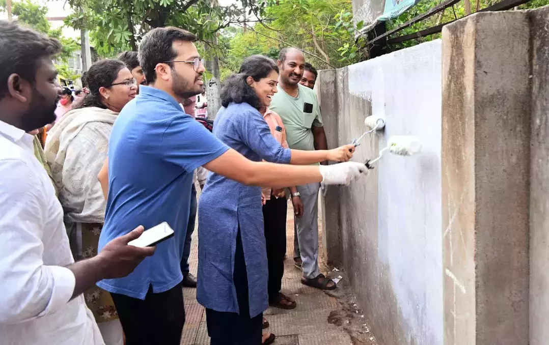 Andhra: गोदावरी जिलों में ऑपरेशन क्लीन स्वीप शुरू किया गया Andhra: गोदावरी जिलों में ऑपरेशन क्लीन स्वीप शुरू किया गया