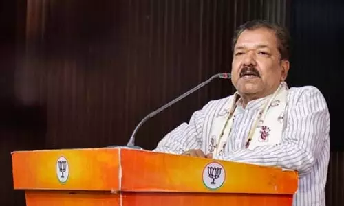 बिहार के मंत्री ने ऑनलाइन कॉकरोच जनता पार्टी के चलन पर साधा निशाना बिहार के मंत्री ने ऑनलाइन कॉकरोच जनता पार्टी के चलन पर साधा निशाना